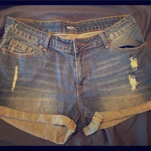 BDG Mid Rise Alexa Jean shorts